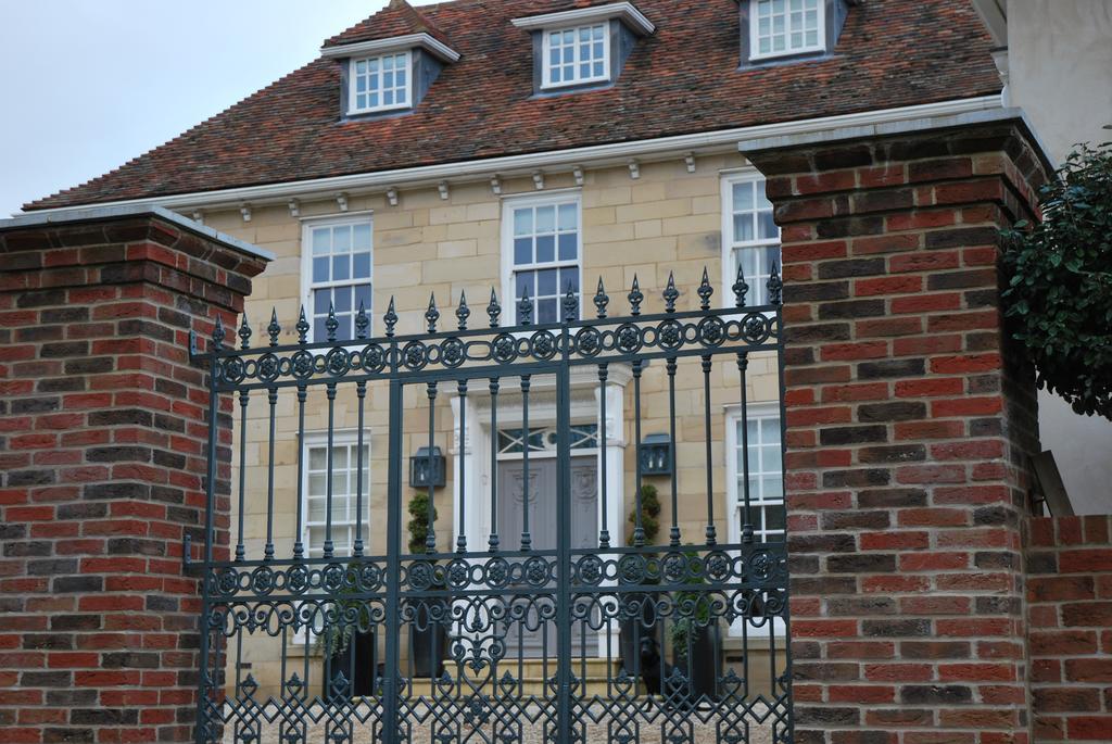 Montpellier House Bed and Breakfast Newport Pagnell Eksteriør billede